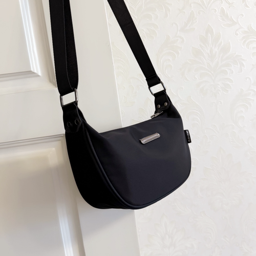 防水牛津布斜挎包休闲百搭饺子包