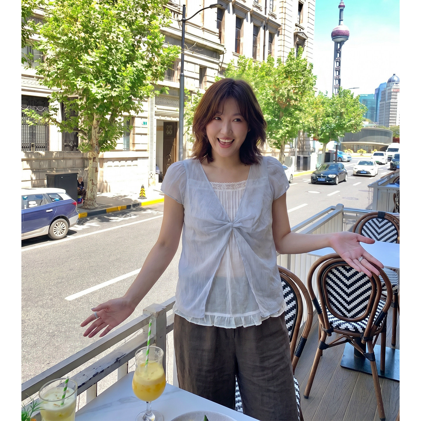 Q了个t大码女装微胖mm女生穿搭V领短袖巨好看绝美漂亮天丝上衣夏