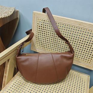 头层牛皮牛角斜挎包包女2025单肩新月真皮专柜品牌拼接复古女士包