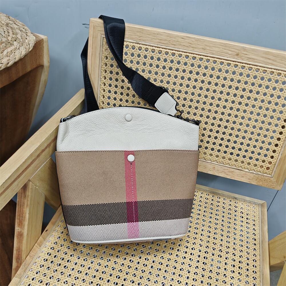 大甩卖库存真皮白色斜挎特价女包