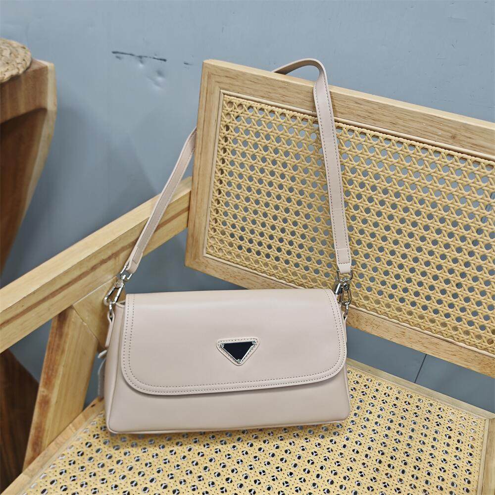 真皮腋下斜挎简约方便牛皮包包女2025新款秋冬时尚信封专柜女士包