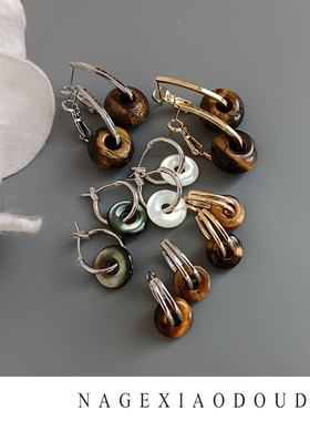 D67渠道货源高级感简约铜镀真金厚银黑白蝶贝虎眼石轻奢耳环耳扣