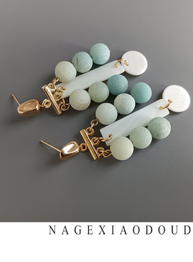 Q18【夏日糖果】蓝色渐变磨砂亚马逊珠子白蝶贝同镀真金银针耳环