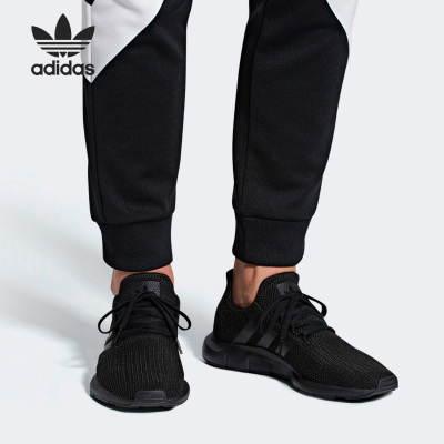 阿迪达斯SWIFTRUN男女跑步鞋