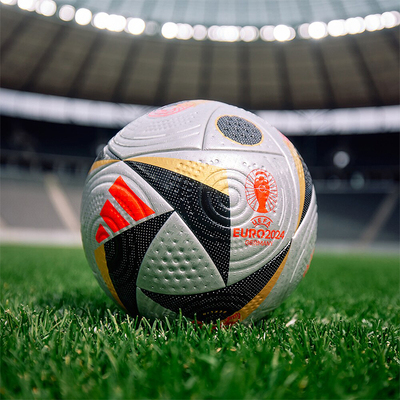 阿迪达斯男女款比赛用5号足球