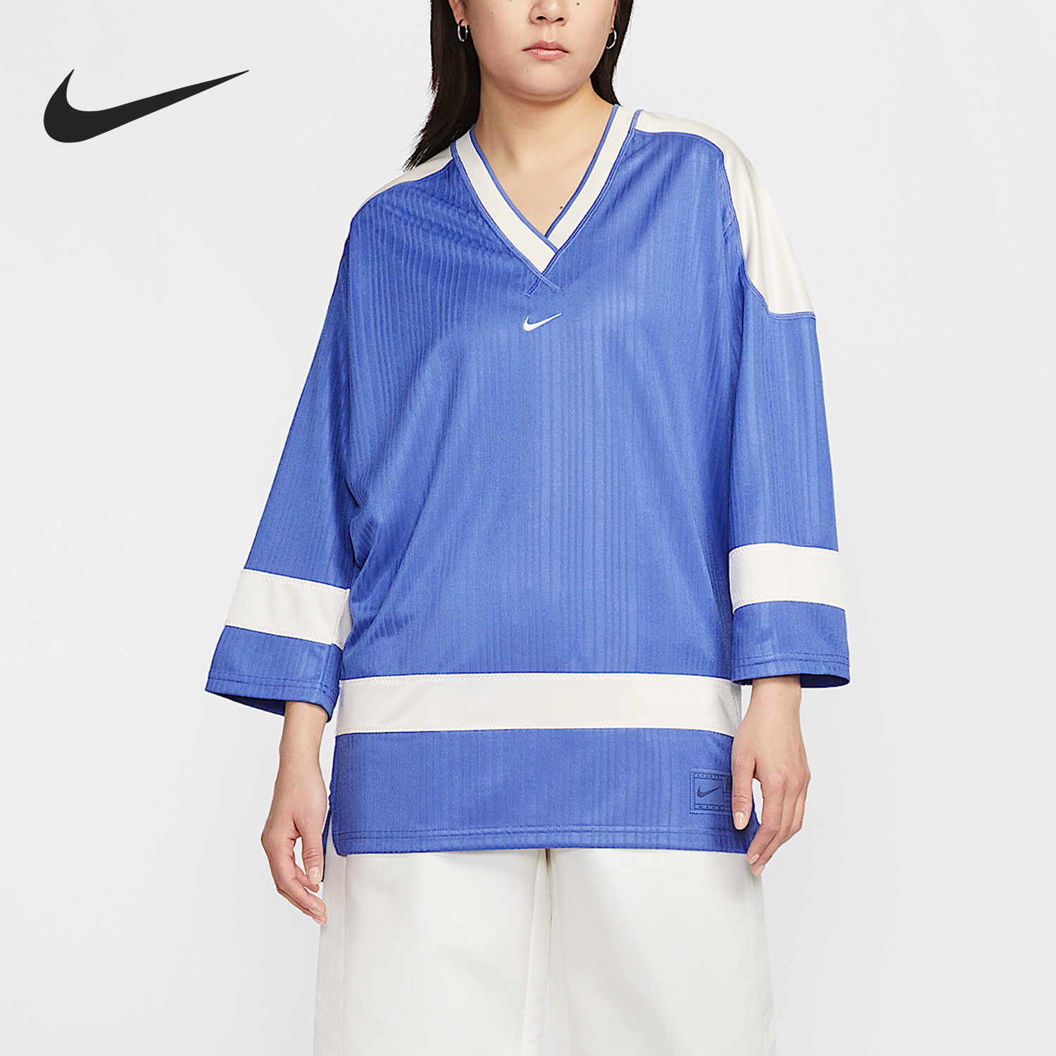 Nike/耐克官方正品Sportswear女士V领刺绣拼接长款T恤IF0320-460