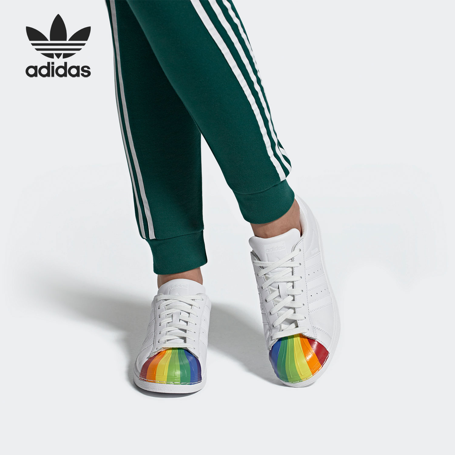 Adidas/阿迪达斯正品三叶草当季新款男女低帮透气休闲板鞋EG8140