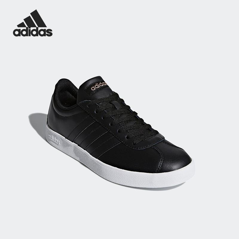 阿迪达斯女子运动板鞋DB0024