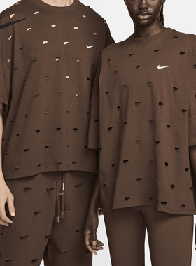 Nike/耐克官方正品Jacquemus Swoosh男女同款宽松T恤FJ3478-259