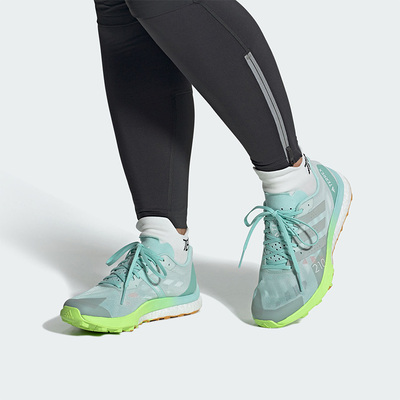 阿迪达斯男女户外运动鞋