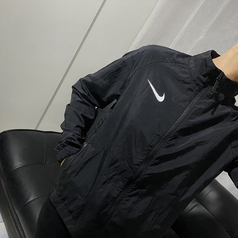 Nike/耐克正品女士品牌Logo印花纯色时尚立领夹克DC3942-010