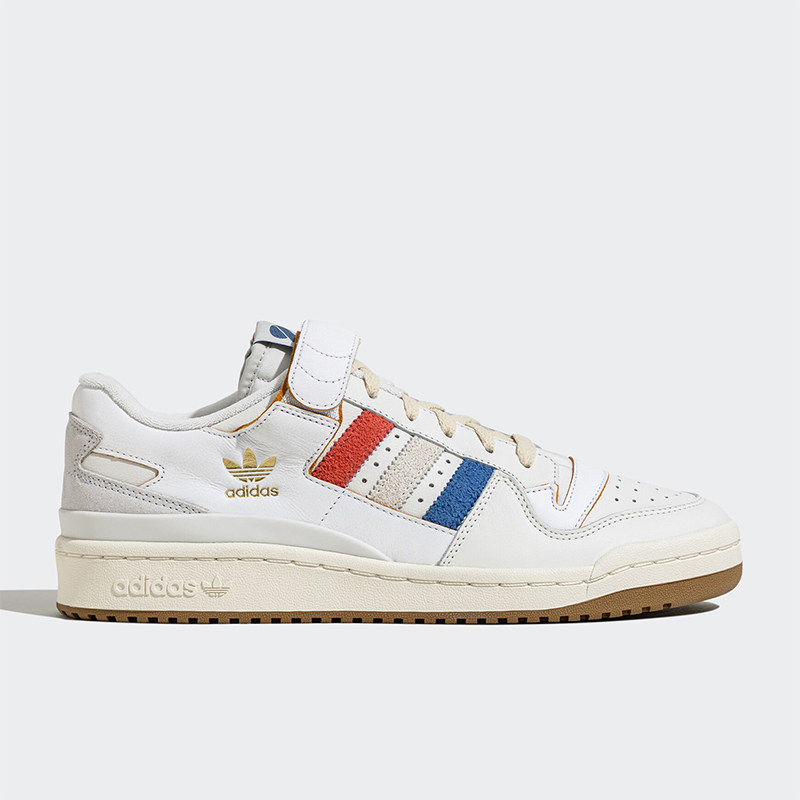 阿迪达斯男女款透气耐穿运动板鞋