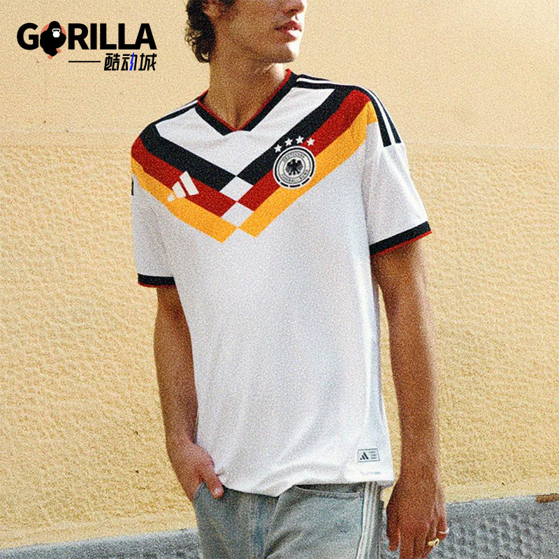 Adidas/阿迪达斯正品GERMANY 26男女运动足球修身训练短袖JN2066 - 实物图