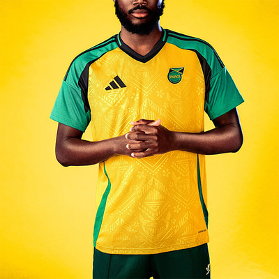 阿迪达斯男士足球运动短袖