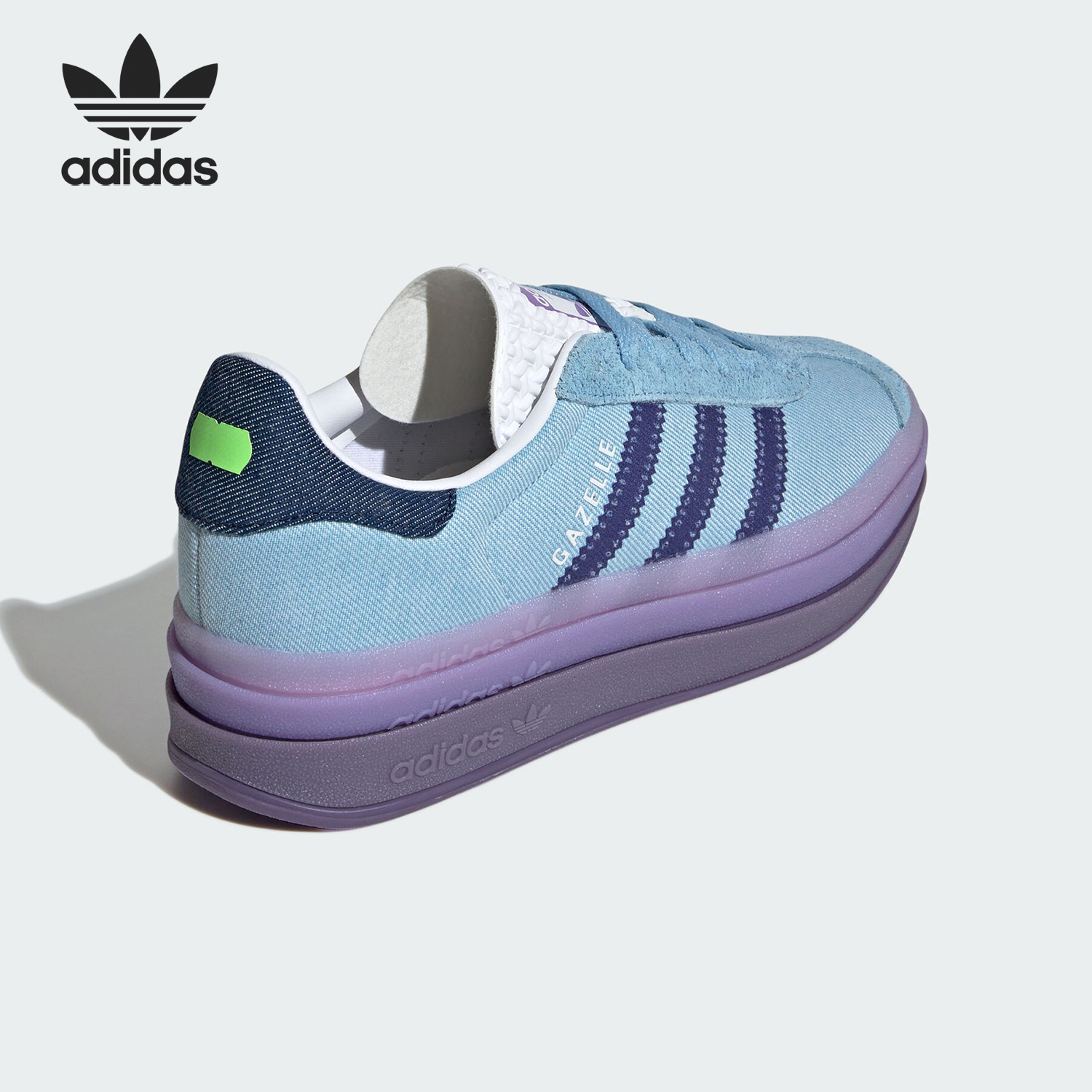 阿迪达斯女士耐磨运动板鞋