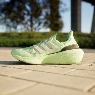Adidas/阿迪达斯正品204新款男女同款系带时尚跑步鞋IE3333