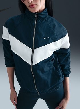 Nike/耐克正品新款女士休闲梭织立领运动夹克外套FV6305-478