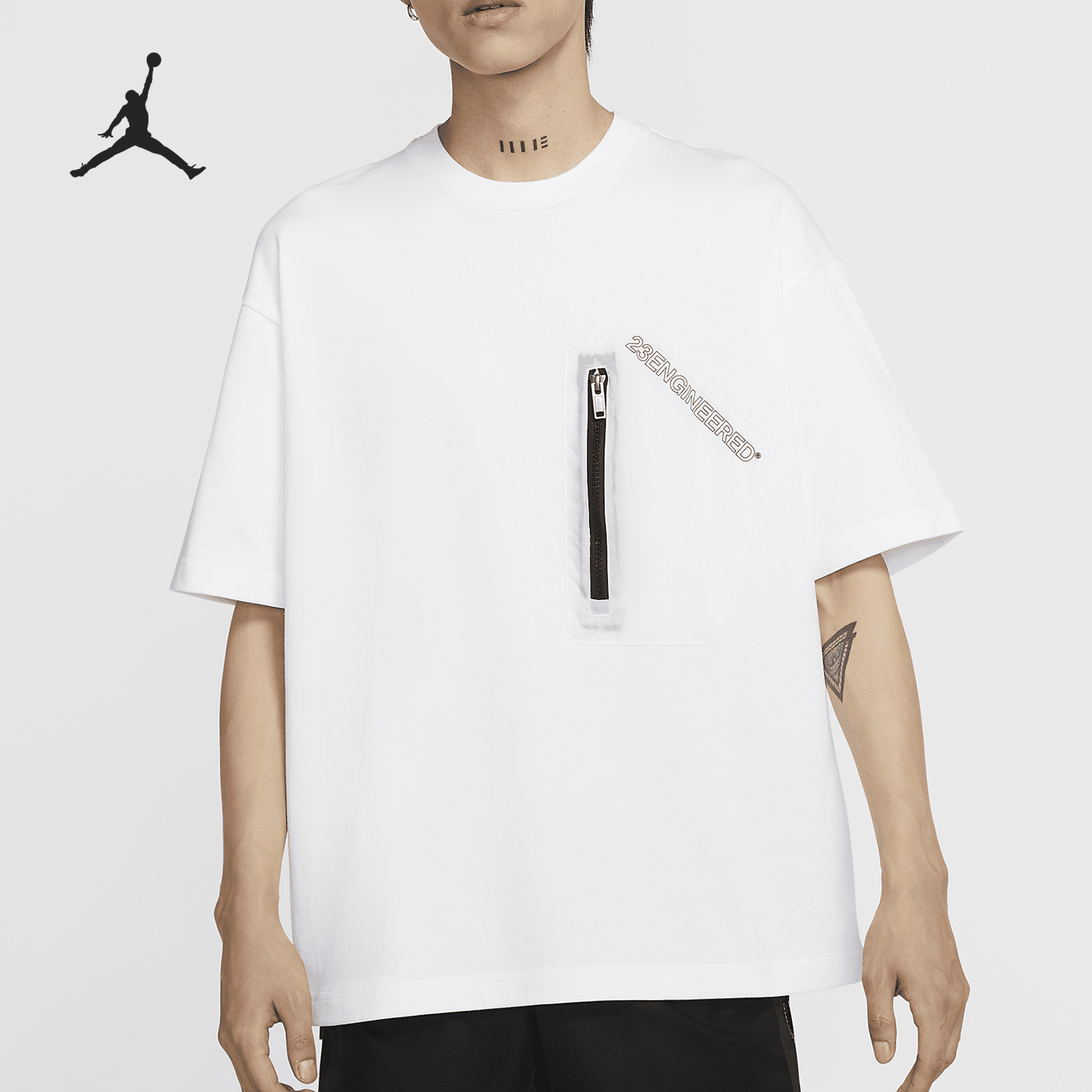 耐克男子贴袋运动短袖T恤