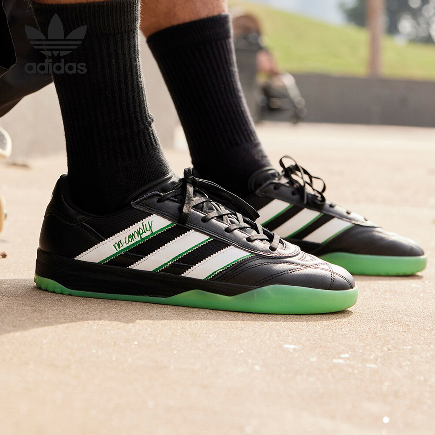 Adidas/阿迪达斯正品三叶草男女轻便时尚耐磨休闲板鞋ID2402