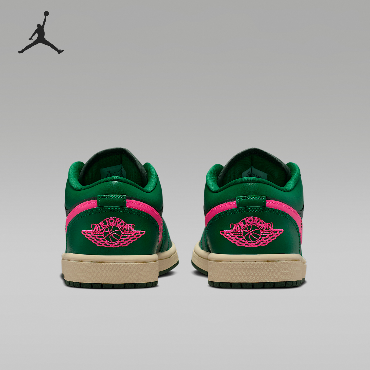 耐克女士刺绣轻便缓震运动板鞋