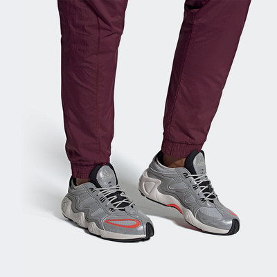 阿迪达斯男女经典运动鞋