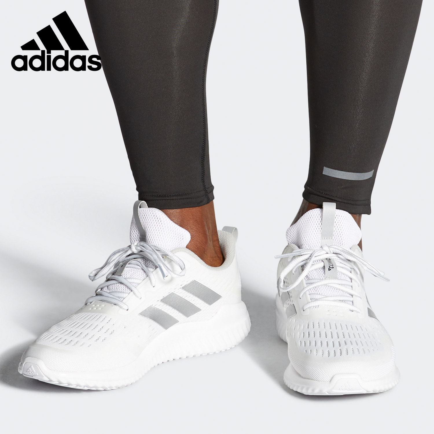 阿迪达斯男女低帮休闲跑步鞋