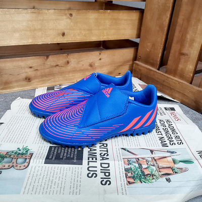 阿迪达斯大童硬人造草坪足球鞋