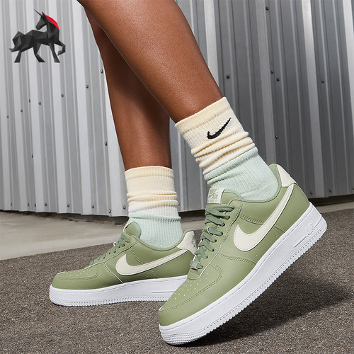 Nike/耐克正品Air Force 1女士轻便低帮经典柔软板鞋HF5062-386
