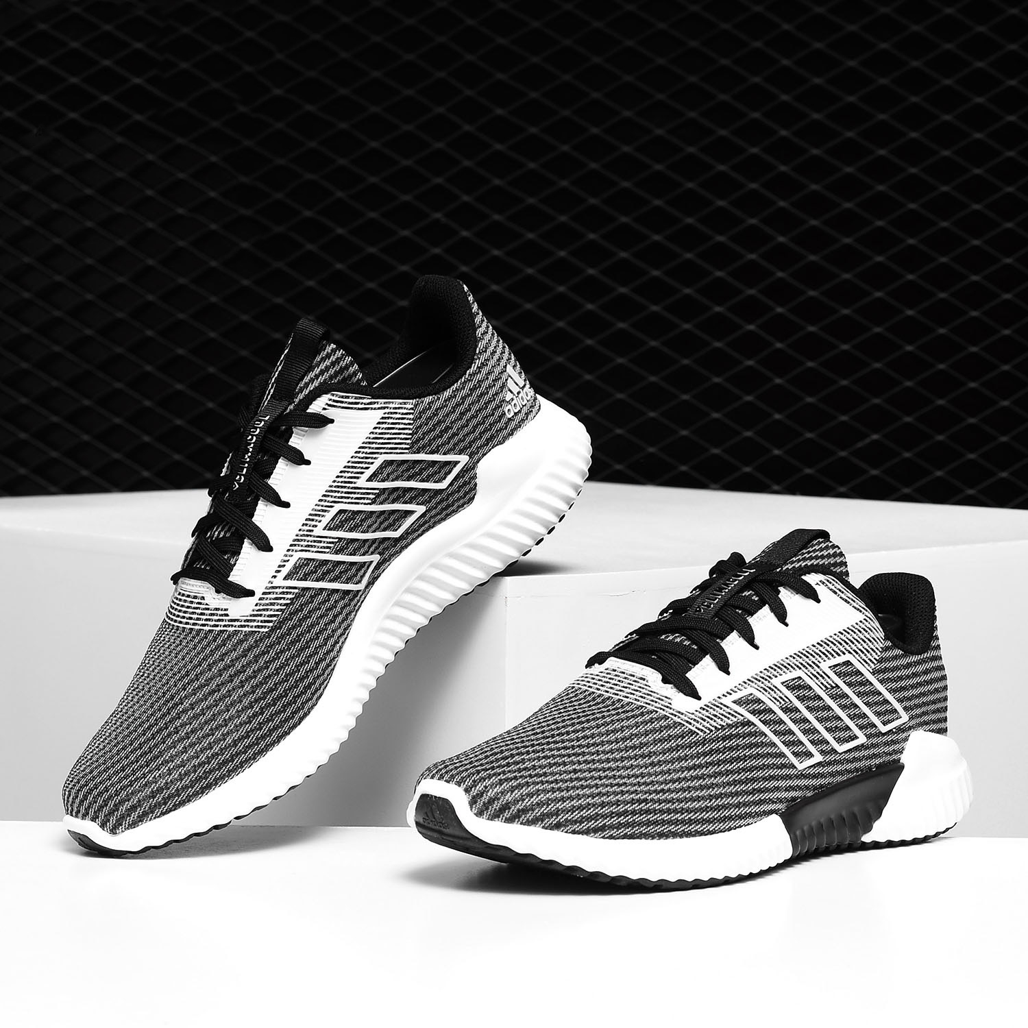 阿迪达斯清风系列女子跑步鞋