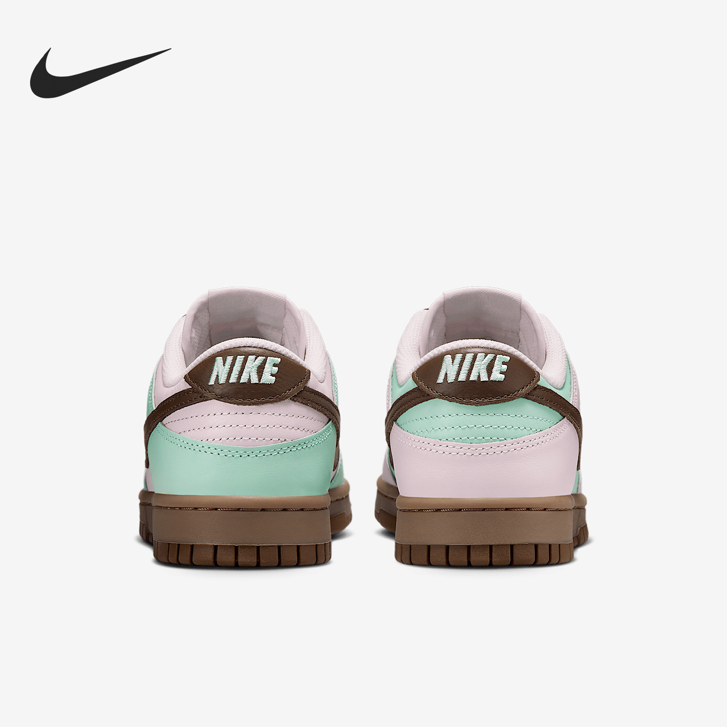 耐克女士柔软复古运动鞋