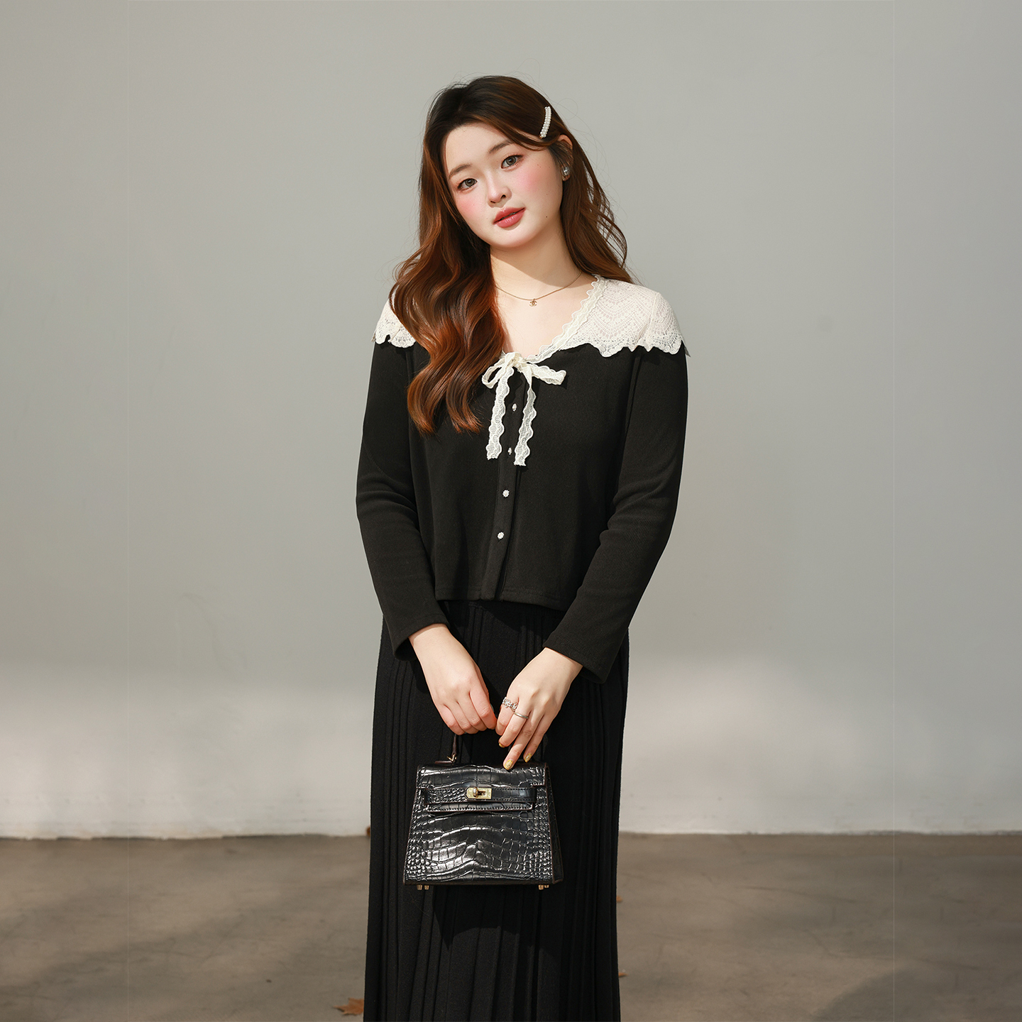 【12/08 新品88折+立减15%】DM100撞色蕾丝拼接V领针织衫