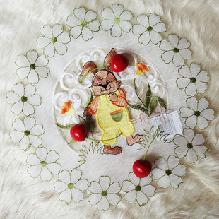 特价萌宠小松鼠装饰餐垫布手工镂空布艺刺绣杯垫文艺咖啡垫盘垫