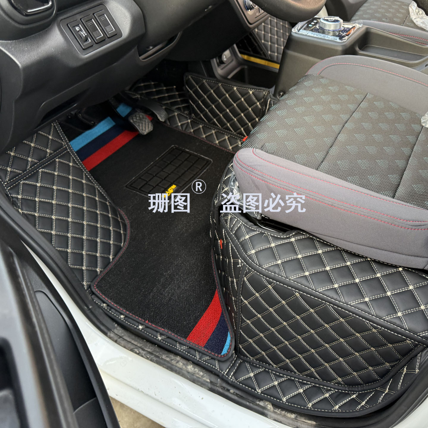 瑞驰ED71S电动货车全包围脚垫