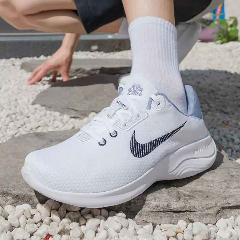 Nike耐克浅色软底跑步鞋