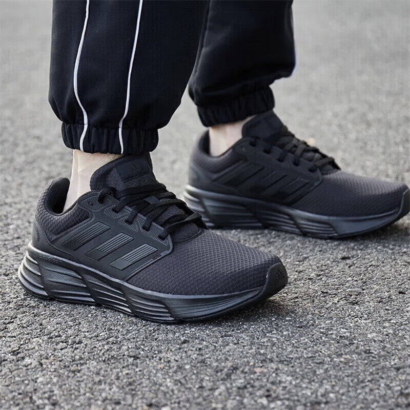 阿迪达斯男鞋秋季新款男士运动鞋黑武士健身训练缓震跑步鞋GW4138