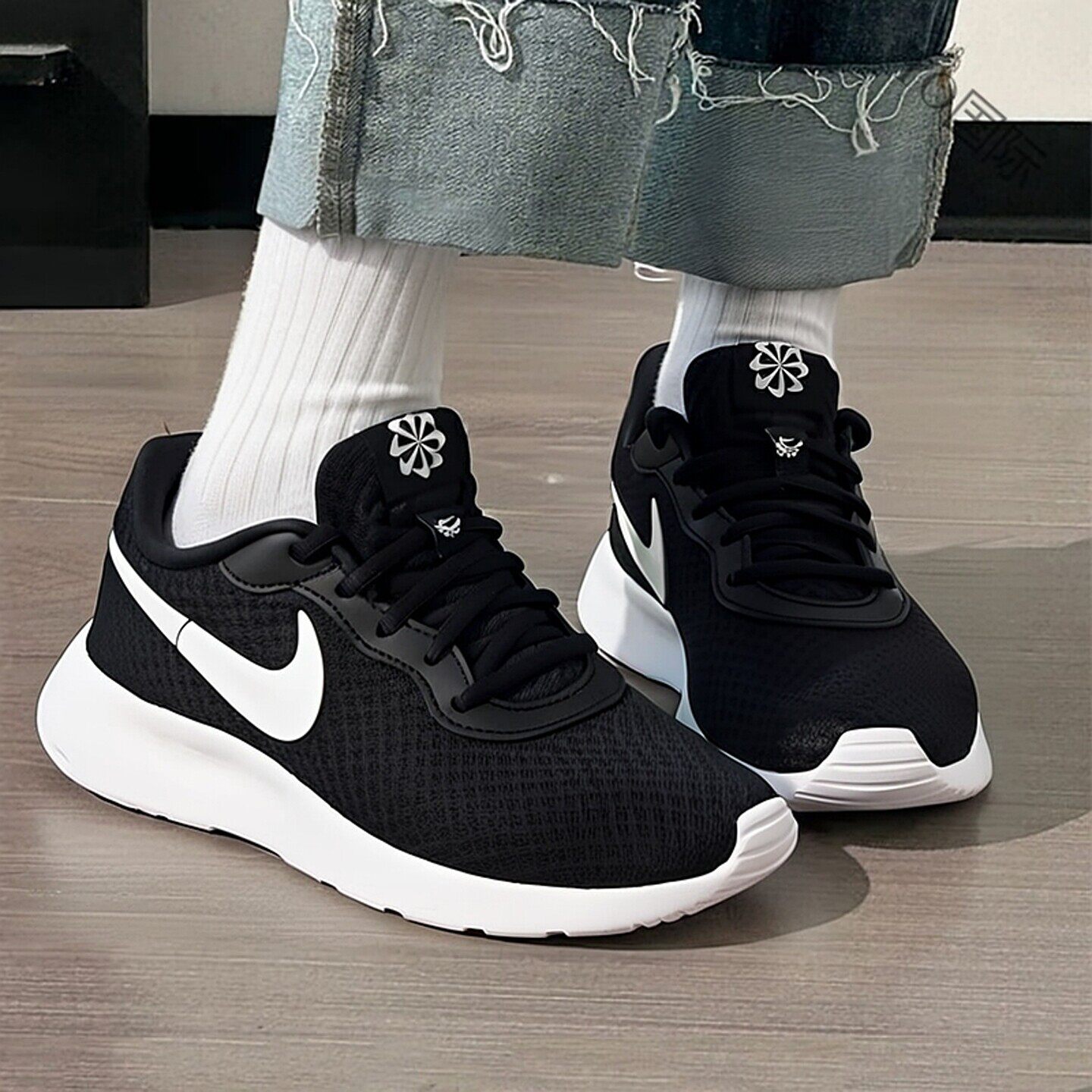 NIKE耐克女鞋新款运动跑