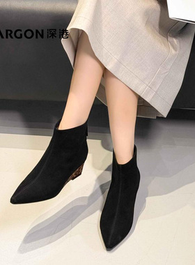 深港专柜2025冬季新款尖头黑色时尚坡跟女士短靴子W1250X89808