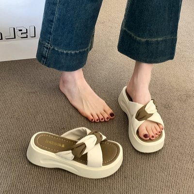 网红爆款踩屎感厚底交叉凉拖鞋女夏季外穿2025新款休闲度假一字拖