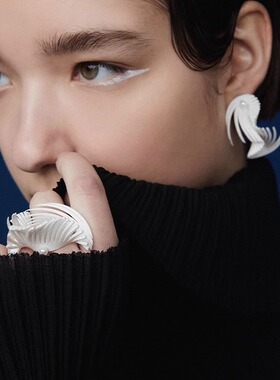 Ciao.巢白色叶子耳钉设计款耳环原创高级感白色耳钉耳夹