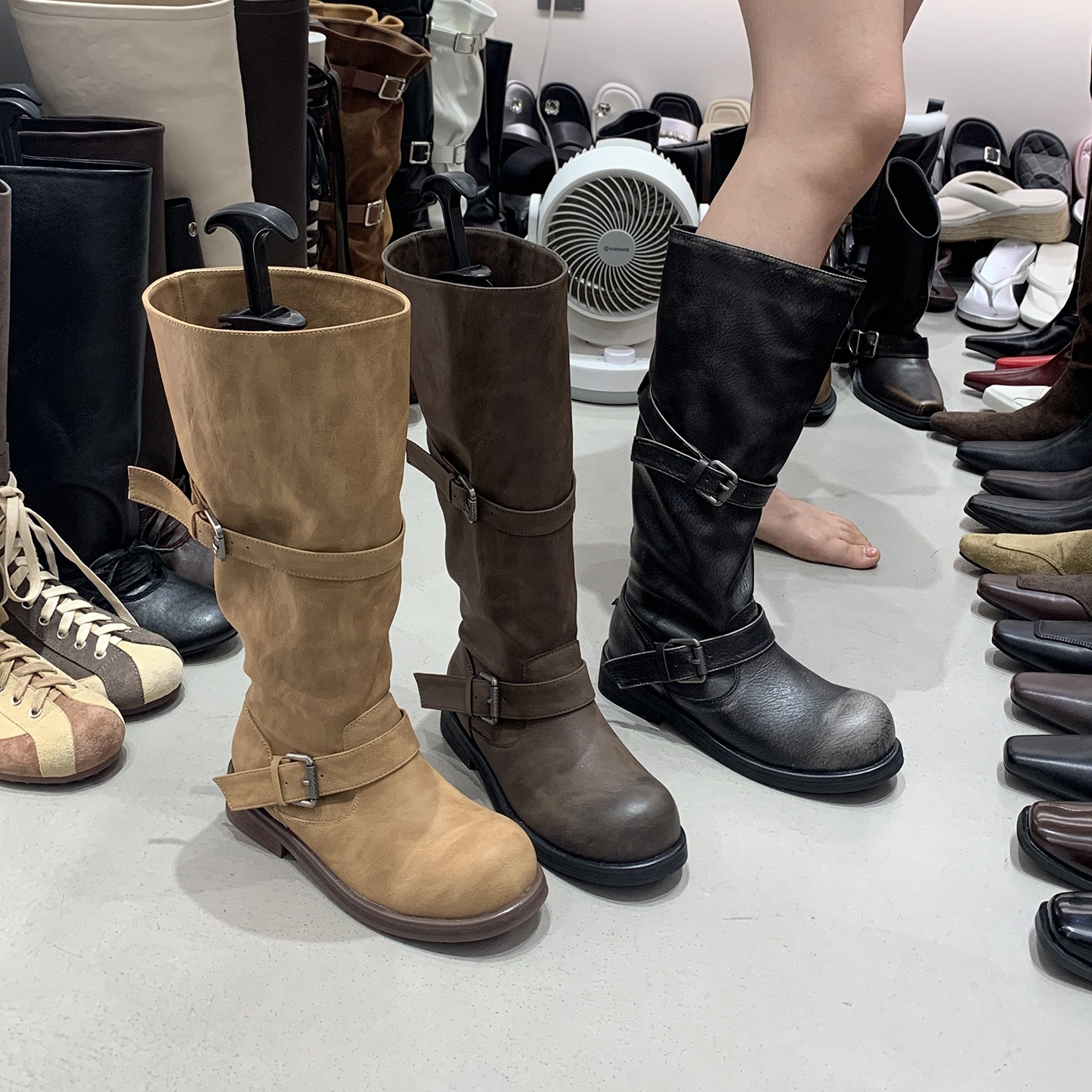 复古百搭瘦瘦中筒骑士靴女2025新款秋季棕色直筒不过膝长筒长靴子