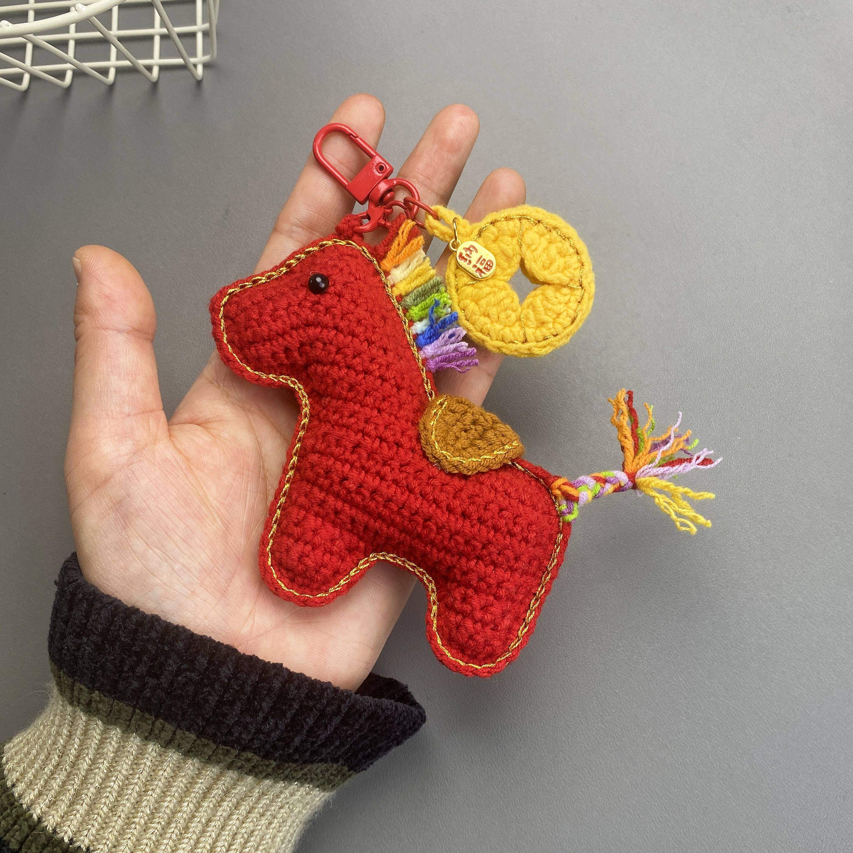 手工钩织马上有钱本命年小马毛线材料包成品钥匙扣包挂饰精美礼物,服饰配件/皮带/帽子/围巾,DIY编织材料包,淘宝优惠券,粉丝福利购,淘宝优惠卷