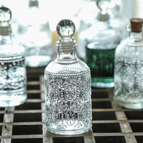 轻奢复古浮雕木塞玻璃瓶