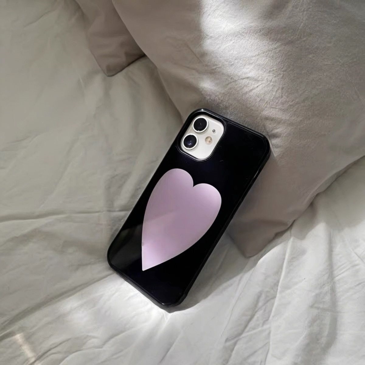 ins小众简约紫色爱心亚克力黑边适用苹果iPhone16promax手机壳1312pro小米1415Pro华为mate60p70三星S23防摔
