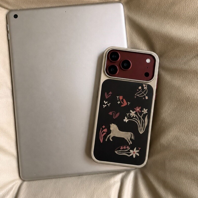 ins风勃艮第酒红小马电镀银磁吸适用苹果iPhone17promax手机壳1615pro小米1415Pro华为mate80p70三星S23防摔