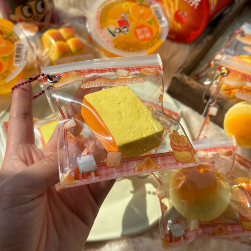 烤芝士黄油挂件捏捏乐squishy女孩解压玩具发泄吐司生日礼物挂件