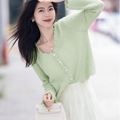 小个子清新浅绿色钩花毛织开衫