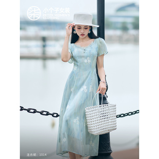 1014 柒量一裁小个子刺绣女飘逸收腰夏显瘦甜美绿色绣花连衣裙