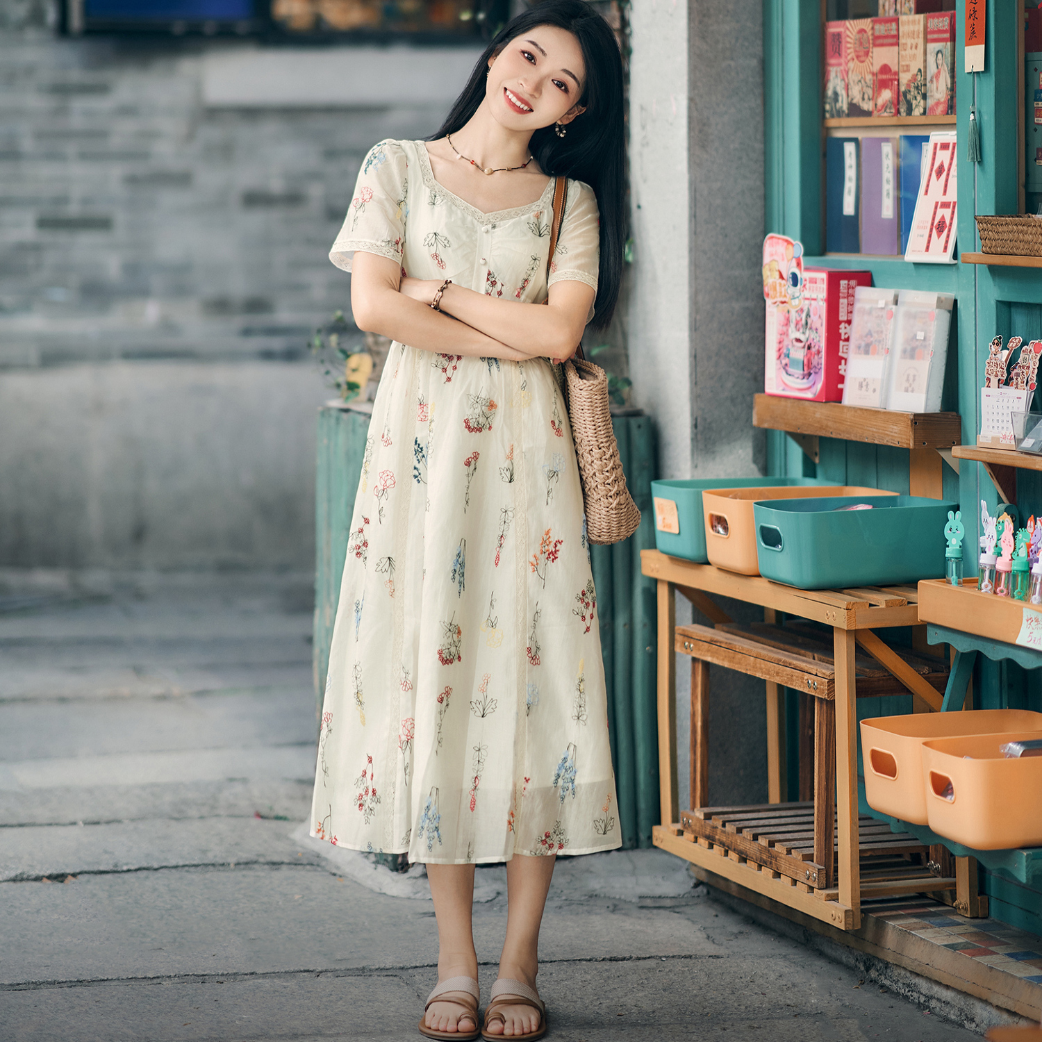 【大柒】夏花小个子米色花卉刺绣蕾丝拼接短袖温柔收腰连衣裙0471