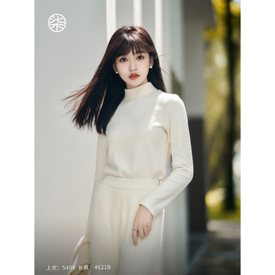 小个子杏色针织打底衫