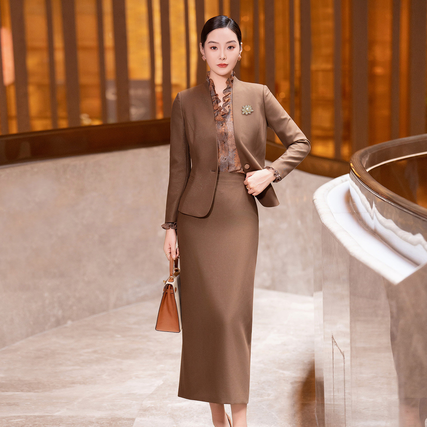 2025秋季新款时尚气质连立领棕色外套修身半身裙职业通勤套装裙女,女装/女士精品,职业女裙套装,淘宝优惠券,粉丝福利购,淘宝优惠卷